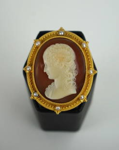 ANTIQUE FILIPPO TIGNANI 18K GOLD HARD STONE CAMEO: ANTIQUE FILIPPO TIGNANI 18K YELLOW GOLD HARD STONE CAMEO – This beautifully carved agate cameo features Clytie, a nymph who was turned into a flower after she didn’t return the love of Helios, the