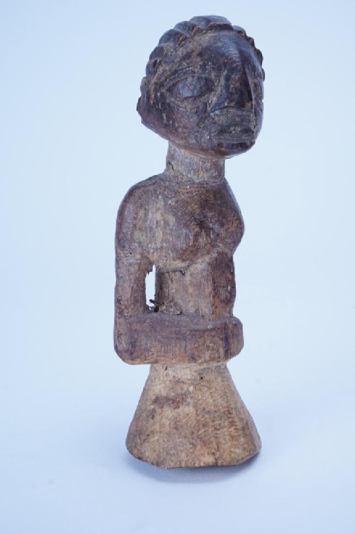 SMALL ANTIQUE AFRICAN CARVED WOOD FIGURINE (1 of 3)