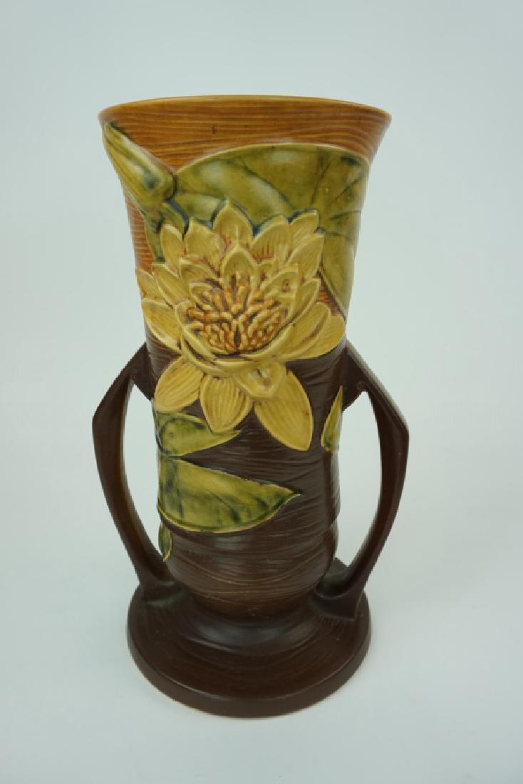ANTIQUE ROSEVILLE WATER LILY HANDLED VASE (1 of 5)