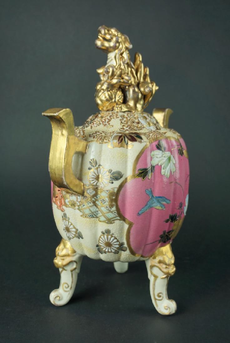 ANTIQUE SATSUMA FOOTED URN WITH HANDLES (1 of 10)