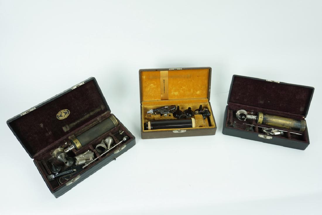 (3) ASSORTED VINTAGE OTOSCOPES IN CASES (1 of 4)