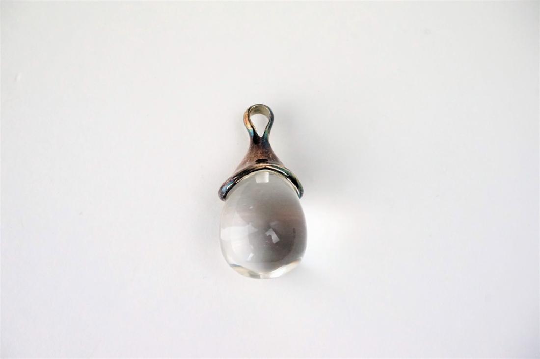ROBERT LEE MORRIS POOLS OF LIGHT QUARTZ CRYSTAL PE: ROBERT LEE MORRIS POOLS OF LIGHT QUARTZ CRYSTAL PENDANT – This beautiful pendant is set in Sterling silver; Quartz crystal pendant is in excellent condition with no scratches, chips or damage; marke