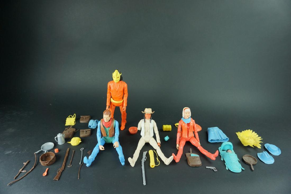 (4) VINTAGE MARX JOHN WEST FIGURINES & ACCESSORIES (1 of 3)
