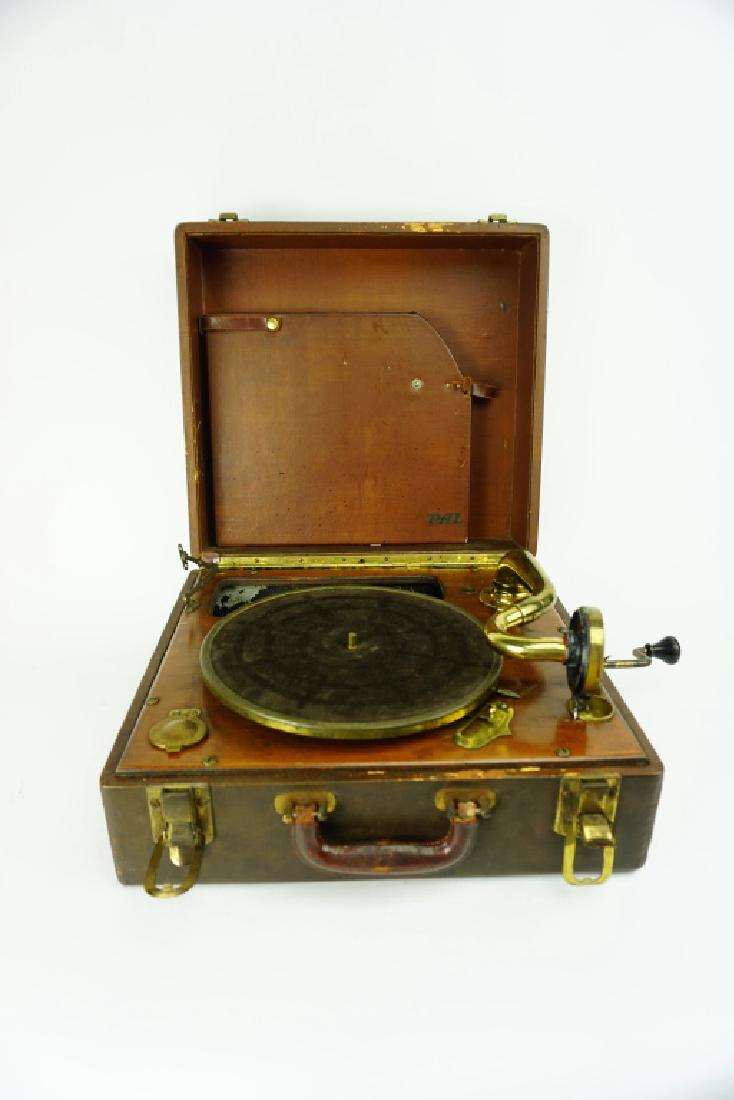 PAL PICNIC MODEL RECORD PLAYER