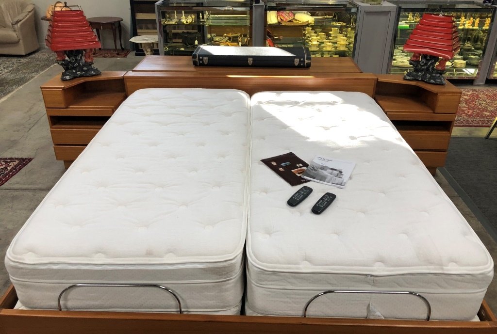 DANISH MODERN SCAN COLL TEAK KING SIZE BED: DANISH MODERN SCAN COLL TEAK KING SIZE “NEW LINE” BED ENSEMBLE – Solid Teak construction with Rosewood and Ash inlay, this Danish Modern king size bed comes with 2 accompanying night stands. The