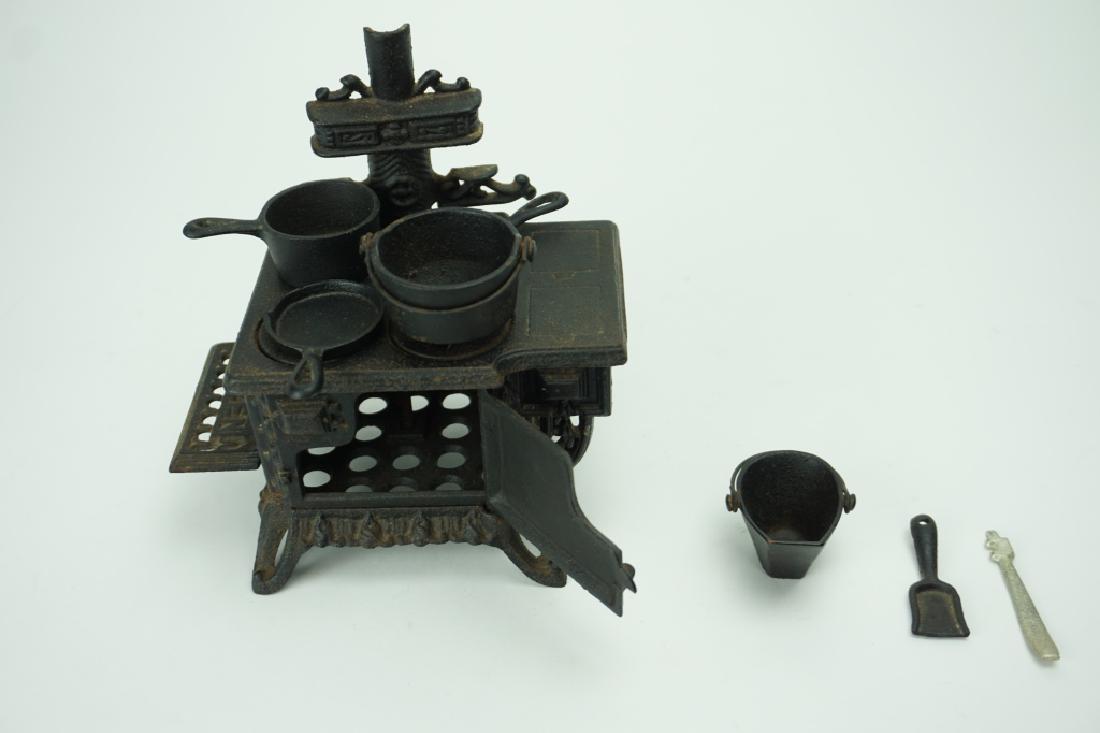 1960'S SALESMAN SAMPLE LIVITAMIN CAST IRON STOVE (1 of 7)