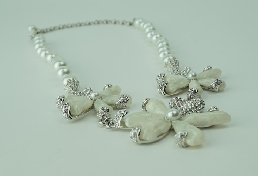 HEIDI DAUS NECKLACE W/ PEARLS RHINESTONE FLOWERS (1 of 4)