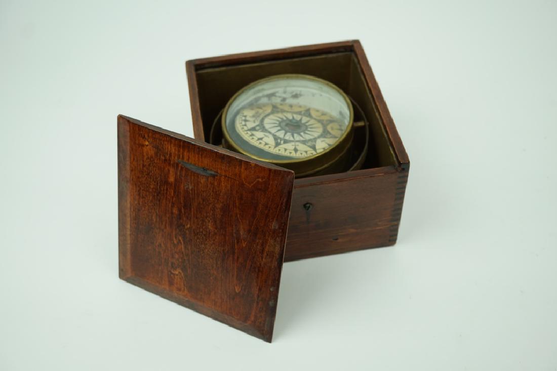 VINTAGE WOOD CASED NAUTICAL COMPASS (1 of 5)