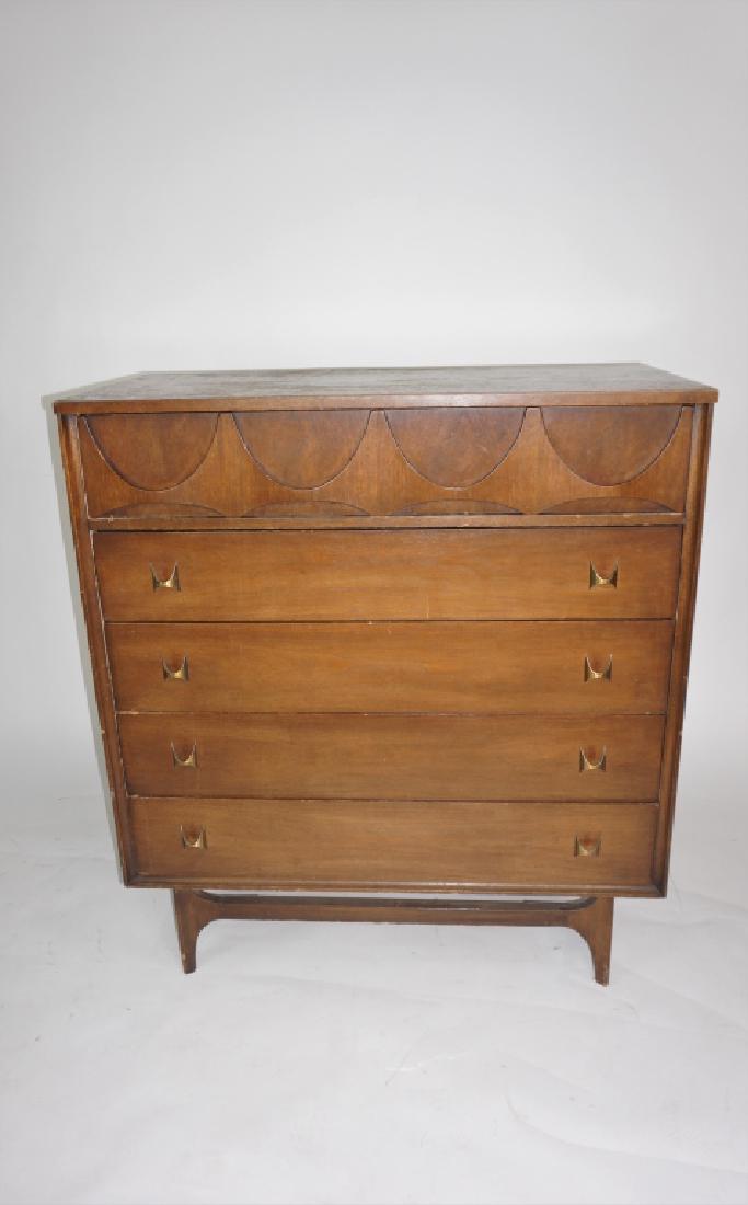 MID-CENTURY BROYHILL BRASILIA HIGHBOY DRESSER: MID-CENTURY BROYHILL BRASILIA HIGHBOY DRESSER Circa early 1960's. Modeled after architectural design on Brazils capital, Brasilia and Inspired by the designs of Oscar Niemyer. Has a single column of 5