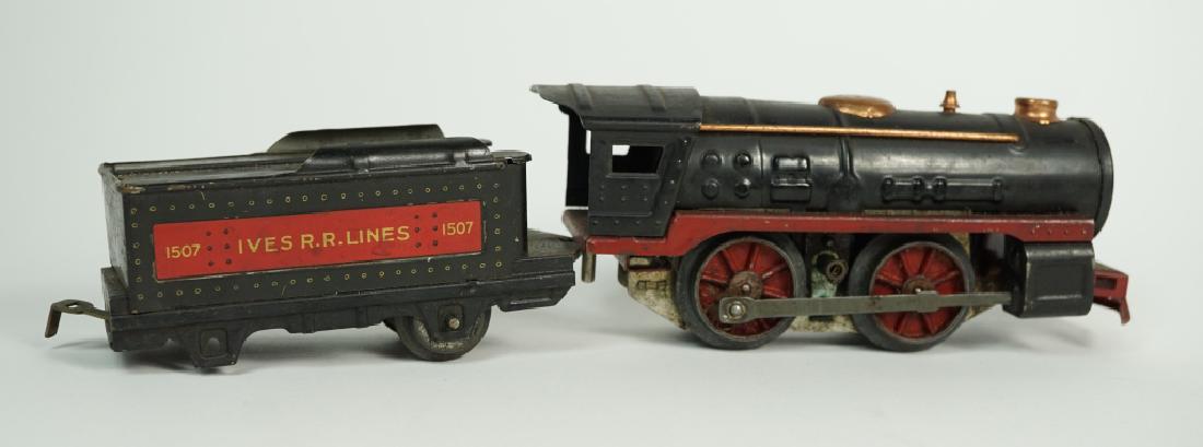 (2) VINTAGE LIONEL IVES O GAUGE TRAIN CARS (1 of 4)