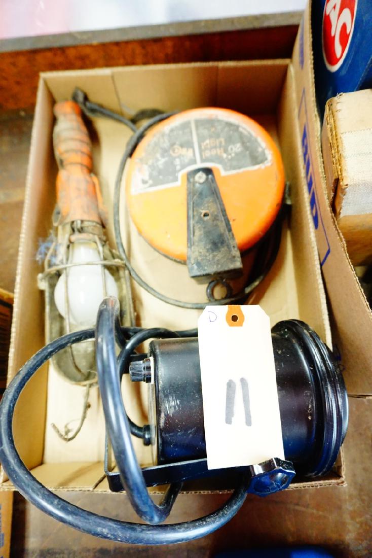 (2) GARAGE/WORK LIGHTS (1 of 5)