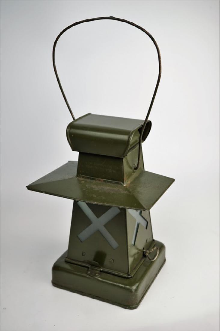ANTIQUE KEROSINE SIGNAL LANTERN (1 of 5)