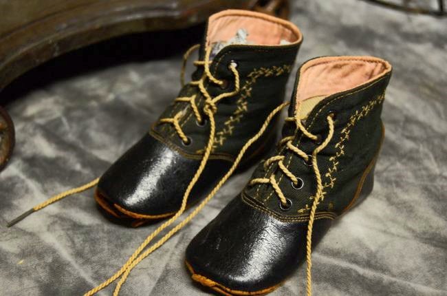 FACTORY DOLL SHOES  LARGER  BISQUE - KESTNER HALBIG - (1 of 5)