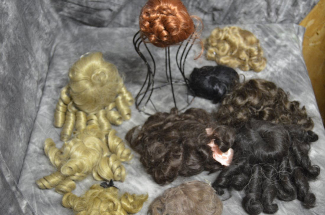LOT "A" VINTAGE WIGS (1 of 3)
