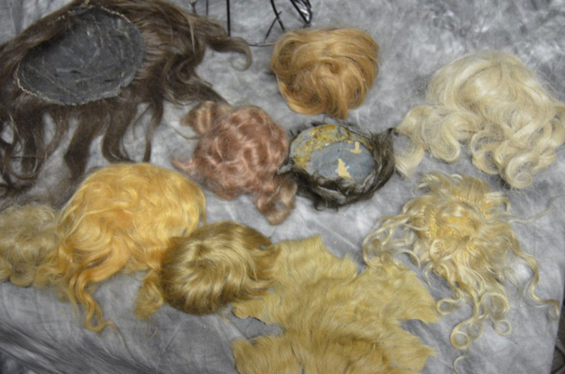 LOT "B" VINTAGE WIGS (1 of 4)