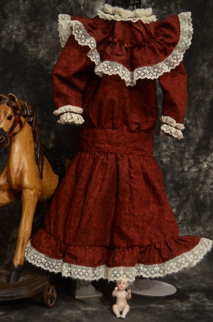 ANTIQUE VINTAGE DOLL CLOTHING 6/21: DARLING VINTAGE DROP WAIST DOLL DRESS FOR ANTIQUE BISQUE OR LEATHER BODIED DOLLS SEWN FROM A BURGUNDY FLORAL COTTON WITH A RUFFLE AROUND BODICE, STAND UP LACE COLLAR AND LACED CUFFS NICE CLEAN CONDITI