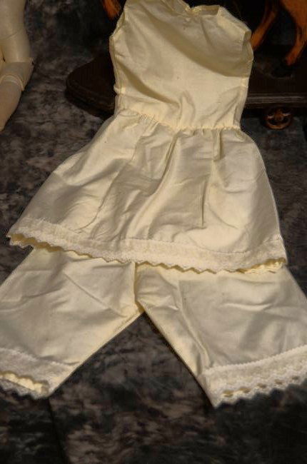 ANTIQUE VINTAGE DOLL CLOTHING 19/21 (1 of 3)