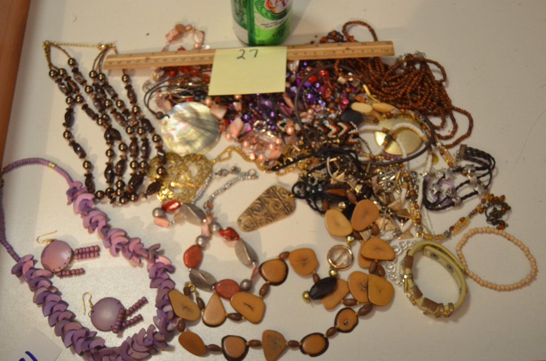 PRETTY LOT OF NECKLACES ETC: LOVELY GROUPING, PERFECTLY PRETTY LAVENDER SET WITH EARRINGS, ABALONE TYPE NECKLACE ETC, SOME HAVE IMPERFECTIONS