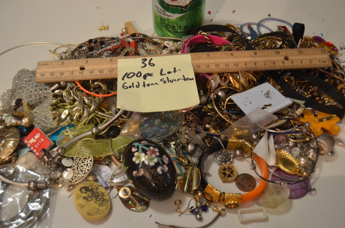 100 pc LOT OF GOLD TONE / SILVER TONE JEWELRY: NICE ASSORTMENT, 100pcs IN ALL, SOME MAY HAVE IMPERFECTIONS