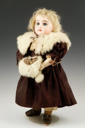 DARLING 1890'S STYLE 3pc SET FOR JUMEAU BEBE: OFFERING AN ADORABLE VINTAGE DEEP PLUM SATEEN DOLL DRESS WITH ECRU LACE INSERTED ON THE BODICE, DRESS HAS STRAIGHT PIN CLOSURE AND GATHERING AT THE WRIST, WOULD BE SUITABLE FOR A 15 1/2" JUMEAU BEBE, 