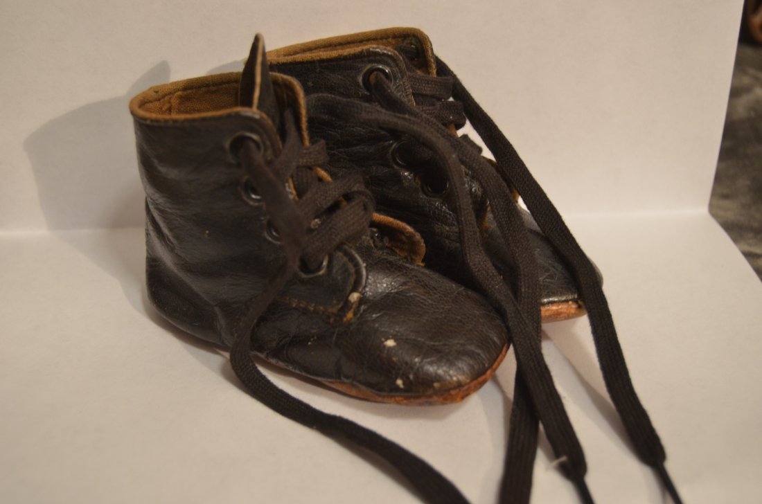STUNNING PAIR OF ANTIQUE DOLL SHOES FOR JUMEAU BEBE (1 of 3)
