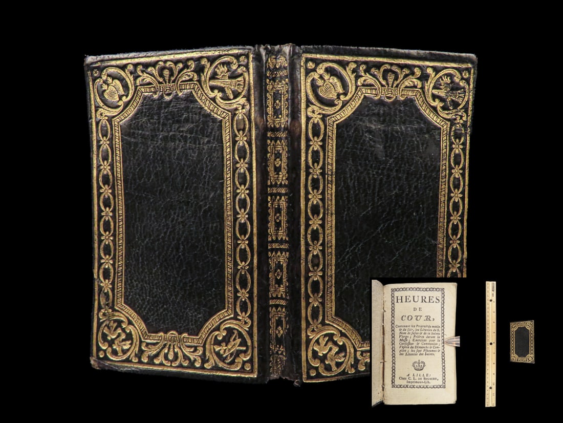 1785 Catholic Book of Hours Heures de Cour Catholic Mass Prayers Pocket-Size (1 of 10)