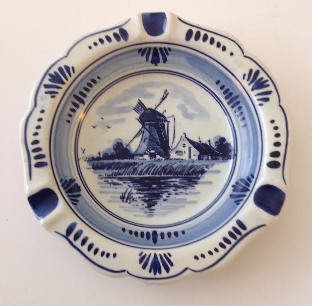 Vintage Delft Blue Ashtray – Hand painted 5.75”: Description: Vintage signed, hand painted Delft blue ashtray. Measurement approximate: 5.75” in diameter. Material: Porcelain.Condition: Very good with no visible cracks or chips Shipping:• Domest