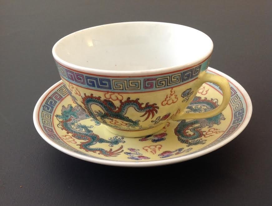 VINTAGE CHINESE PORCELAIN TEA CUP & SAUCER / STAMPED (1 of 4)