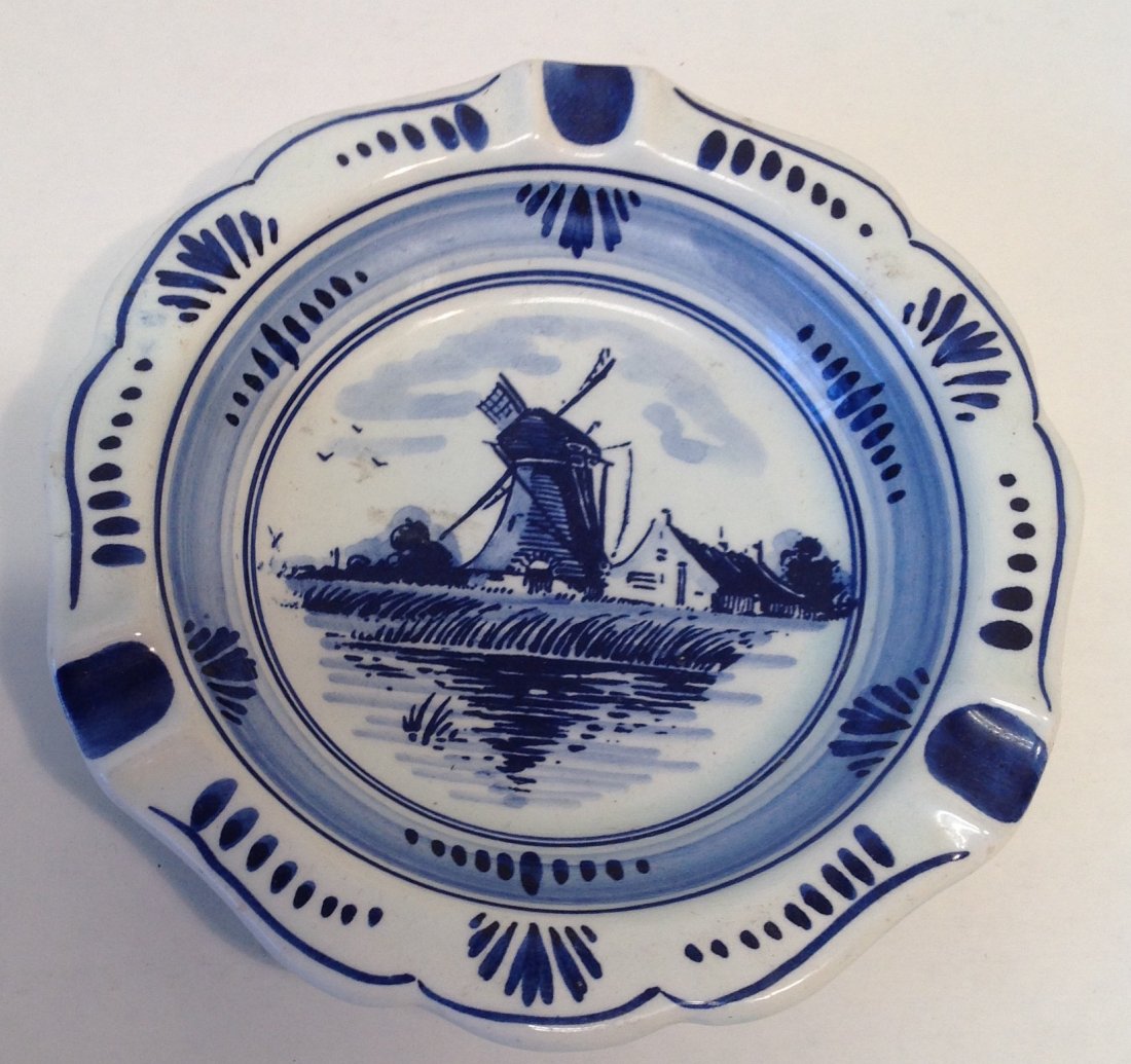 Vintage Cute Delft Windmill Ashtray: Description: Vintage Cute Delft Windmill Ashtray in traditional Delft colors.Material: Porcelain. Measurements: 4.5 Diameter rim. Shipping cost: $12. Note: This item has no reserve