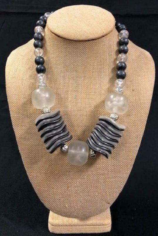 Vintage Lucite Necklace (1 of 2)