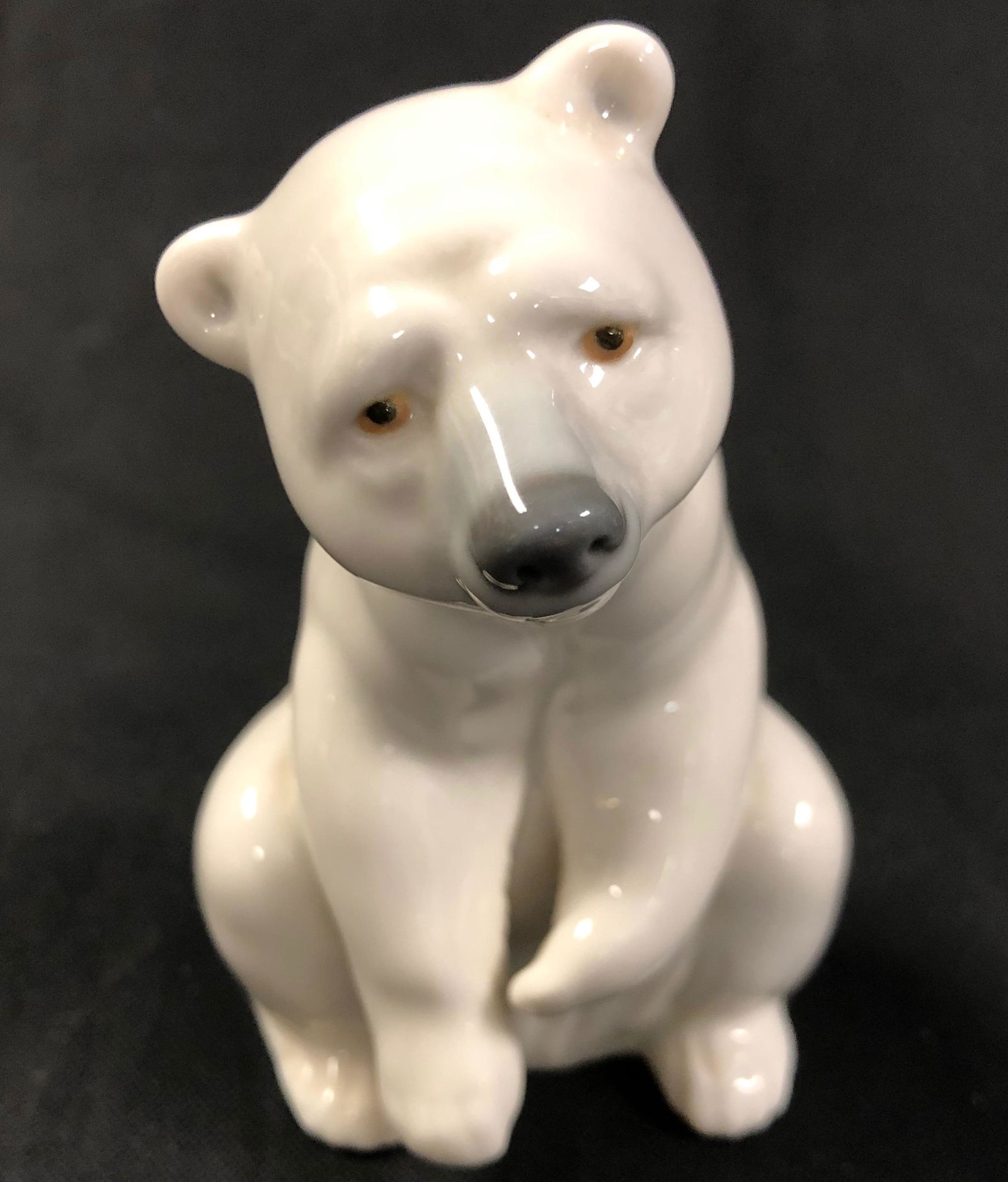 Lladro Porcelain Resting Polar Bear #1208, Retired (1 of 5)