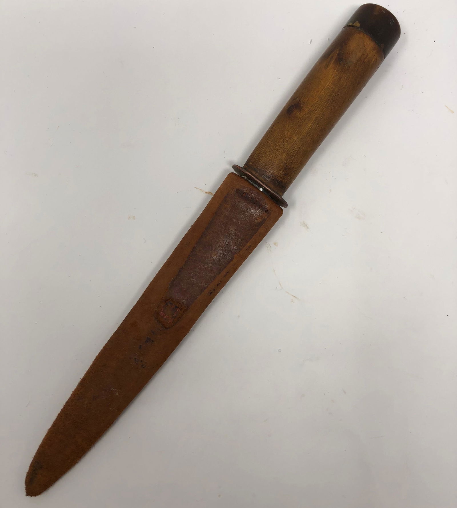 Vintage wooden handle fighting knife with leather (1 of 4)