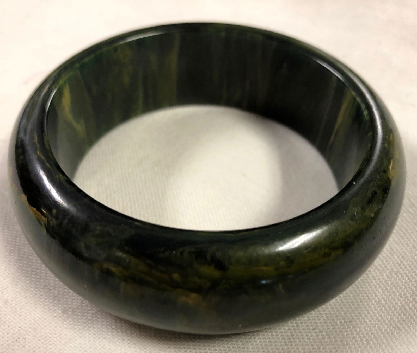 Stunning Dark Green Bakelite Bangle Bracelet (1 of 2)
