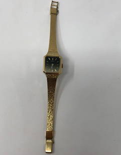 Terrific Vintage Ladies Seiko Watch: Description: Terrific vintage ladies Seiko watch 452355, 11-3999 with unusual green face in gold tone metal. Very stylish and distinctive. Material: metal; glass. Measurement: approximate size 7.