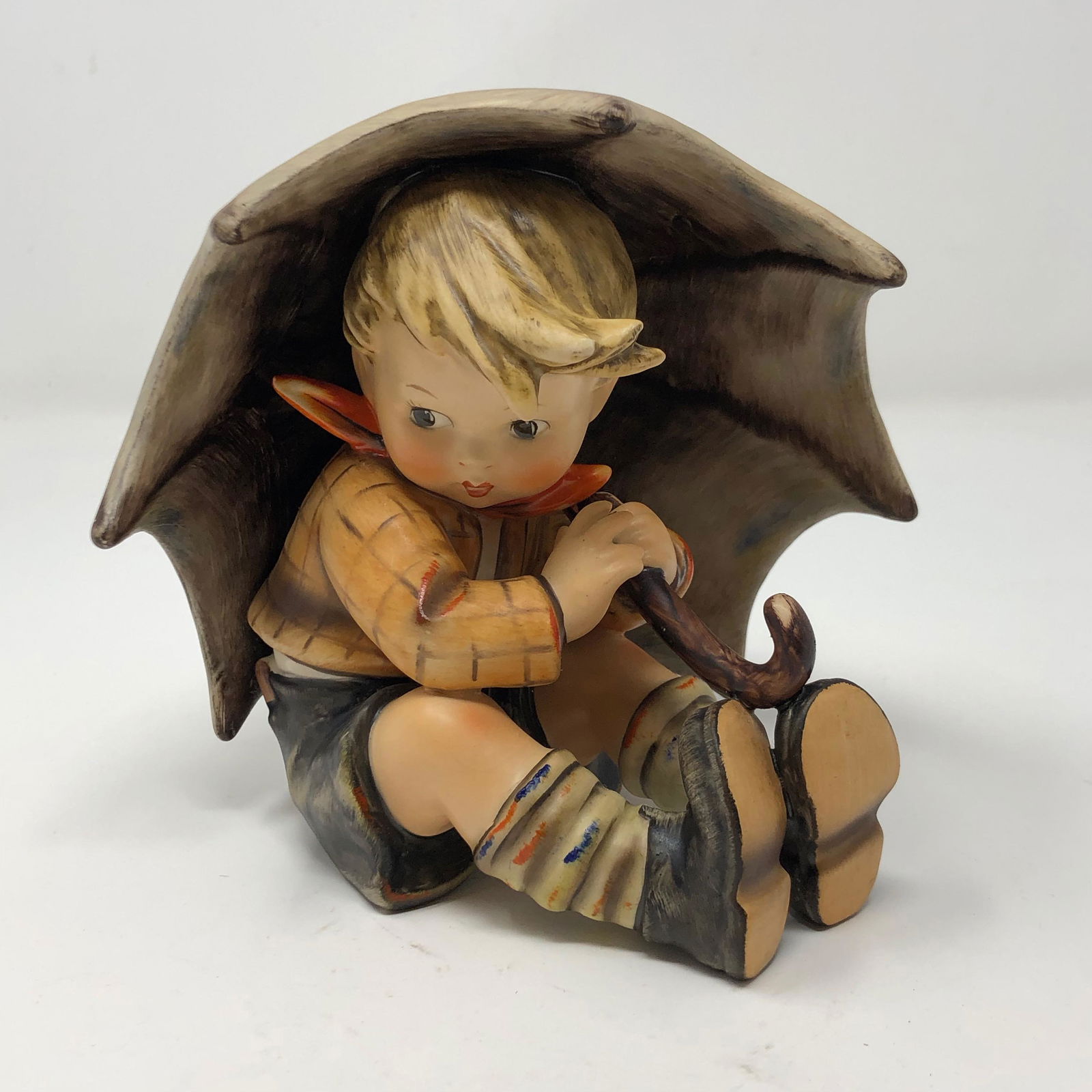 Rare!Goebal Hummel #152/0 A, Umbrella Boy, TMK 4: Description: Rare!Goebal Hummel #152/0 A Umbrella Boy, TMK 4, made in W. Germany. The TMK 4 trademark is known as the Three Line mark and was used until 1972. Absolutely charming, this pristine figuri