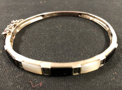 Gorgeous Vintage Sterling Silver, Onyx, Pearl Bracelet: Description: Gorgeous Vintage Sterling Silver, Onyx and Pearl ladies bangle bracelet. With sterling silver link safety chain. Item is approximately 90 Yrs. old. Measurement approximate 7"