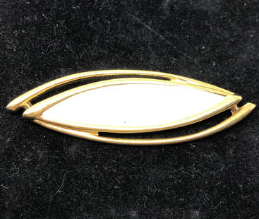 Vintage Monet Gold Tone and Enamel Brooch: Description: Understated and sophisticated vintage Monet gold tone and cream enamel ladies brooch. Oval-shaped; signed on reverse. Material: metal; enamel. Measurement: approximate 3" (INCHES).