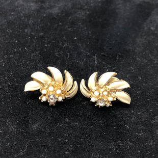 Vintage Enamel and Crystal Earrings: Description: Lovely, floral-themed vintage ladies earrings, non pierced, with cream enamel petals set in gold tone metal, accented with clear crystals. Material: enamel; metal; glass. Measurement: