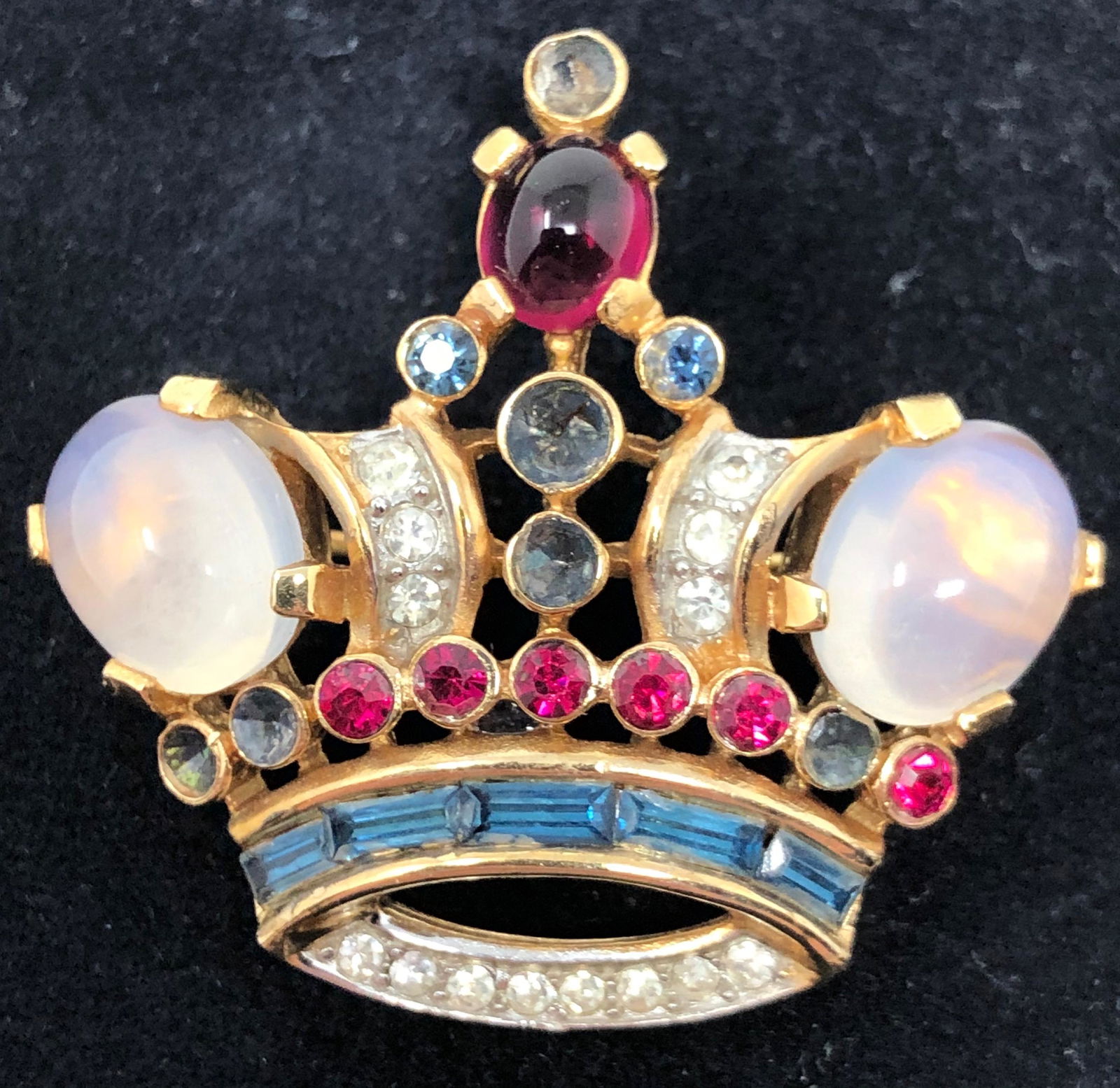 Fantastic Vintage Trifari Crown Brooch (1 of 3)
