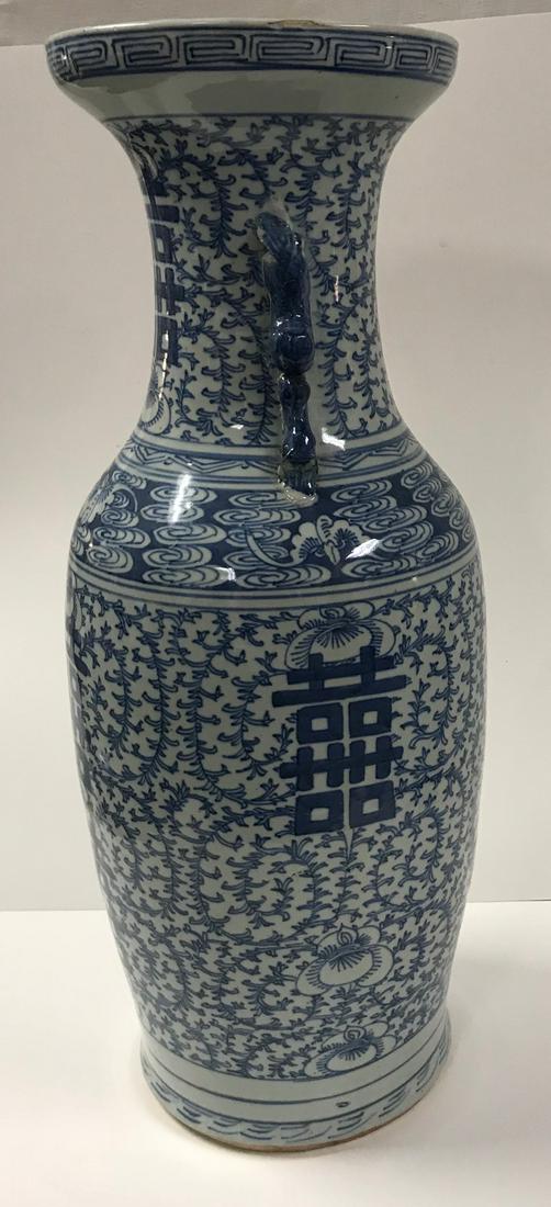 Big Blue & white Chinese vase / jar (1 of 10)