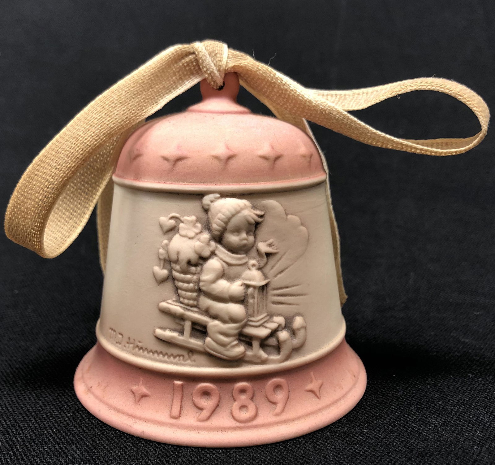GOEBEL CHRISTMAS BELL peach shaped bell 1989: GOEBEL CHRISTMAS BELL peach shaped bell 1989; 3in x 3in approx; Shipping cost: $17. Different rate to California, Alaska, Hawaii and all international apply.