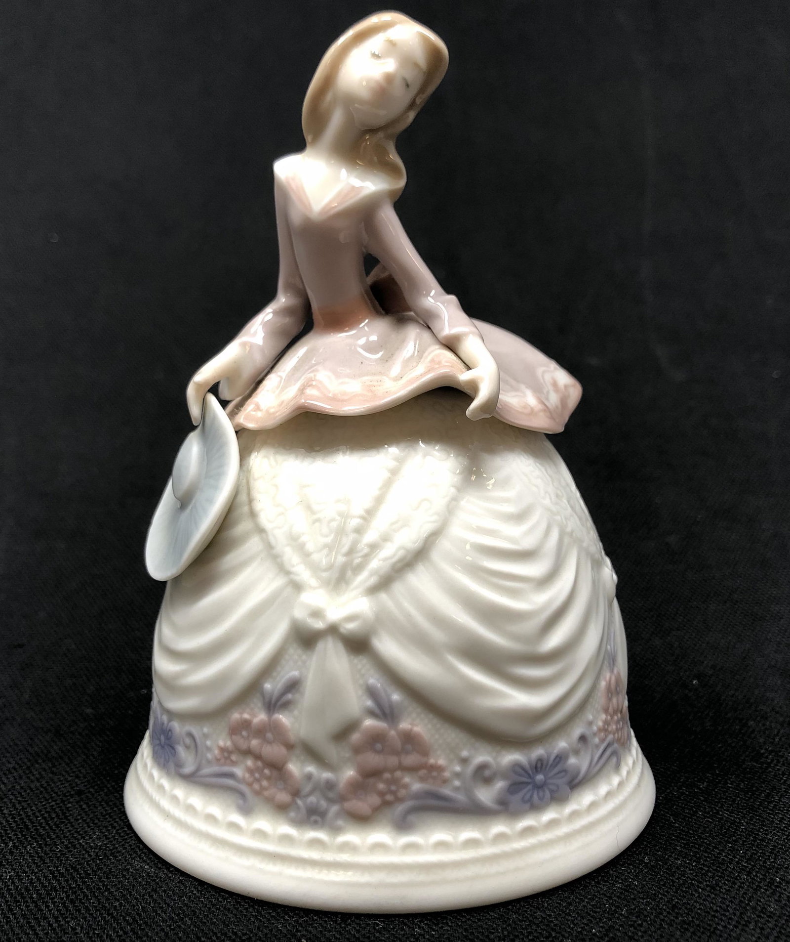 LLADRO Porcelein bell, lady with hat in hand by side: LLADRO Porcelein bell, lady with hat in hand by side; 6in x 3in approx meas. Shipping cost: $17. Different rate to California, Alaska, Hawaii and all international apply.