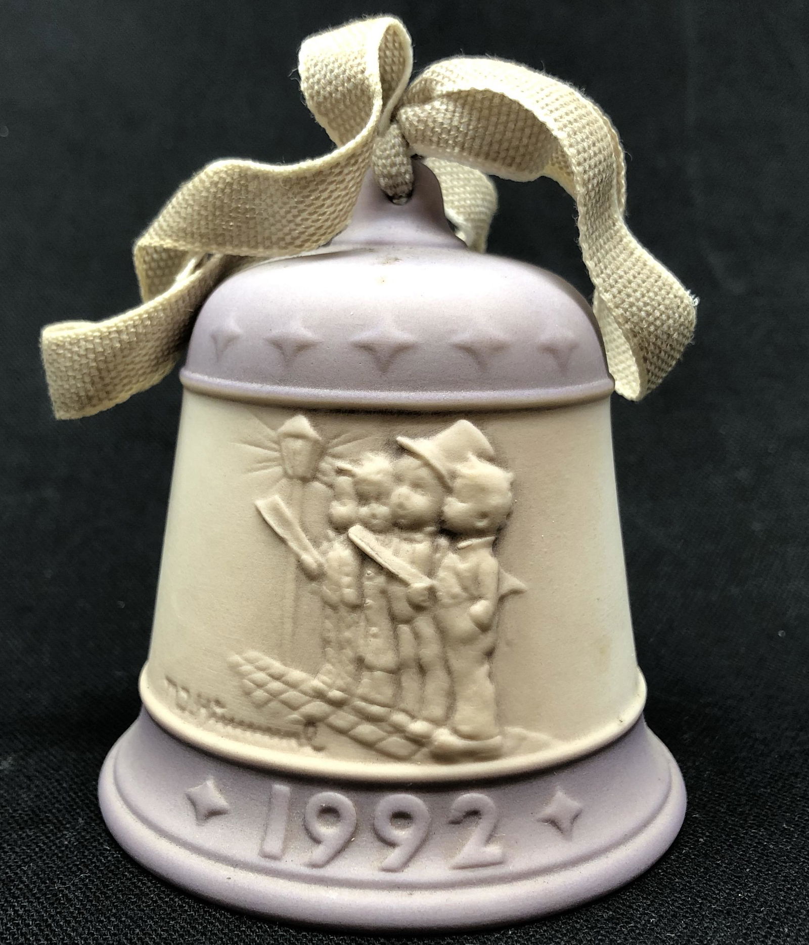 GOEBEL CHRISTMAS bell light purple, ribbon, 1992: GOEBEL CHRISTMAS bell light purple, ribbon, 1992; 3in x 3in approx; Shipping cost: $17. Different rate to California, Alaska, Hawaii and all international apply.