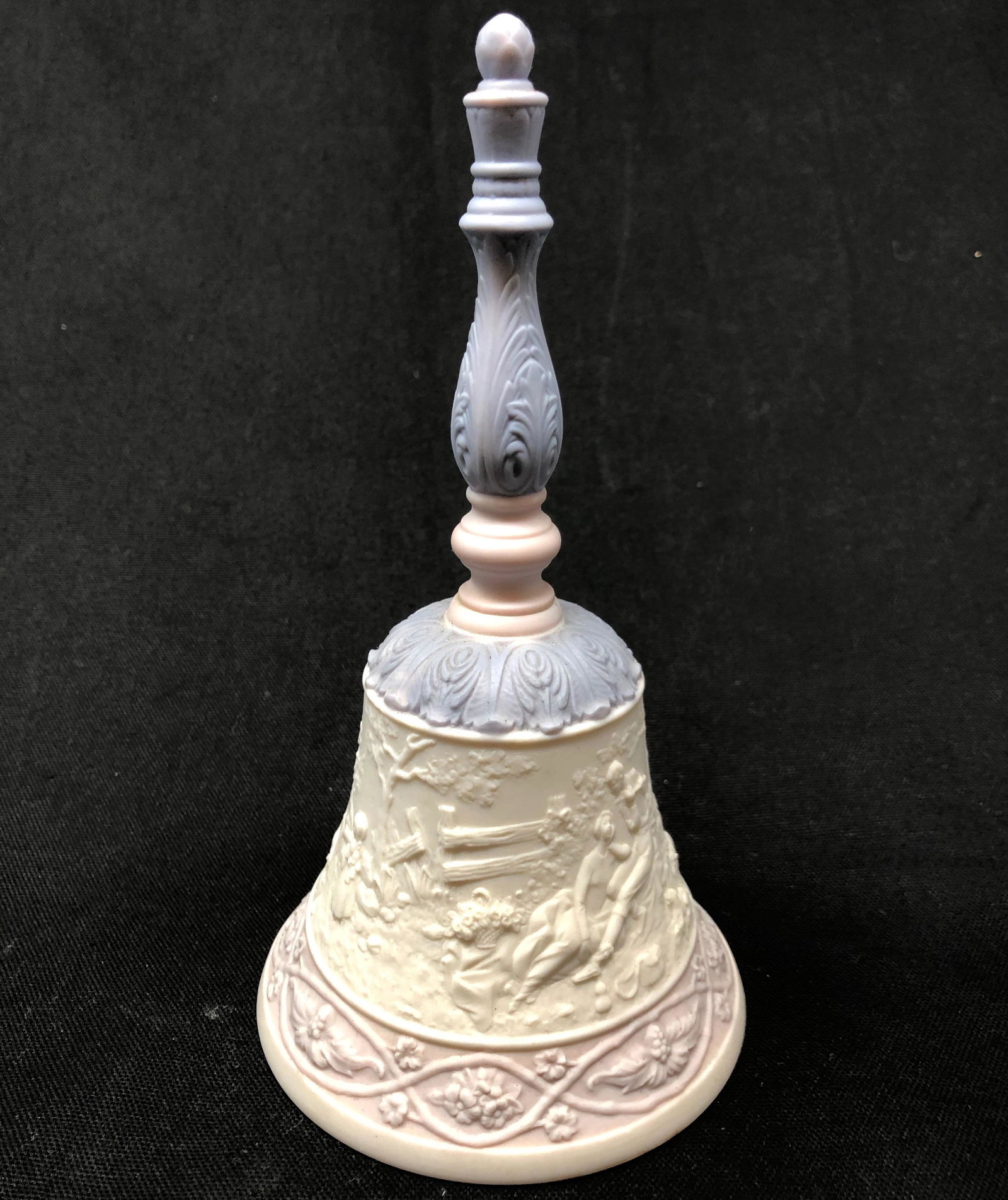 LLADRO 202 Porcelein, Large bell long handled (1 of 5)