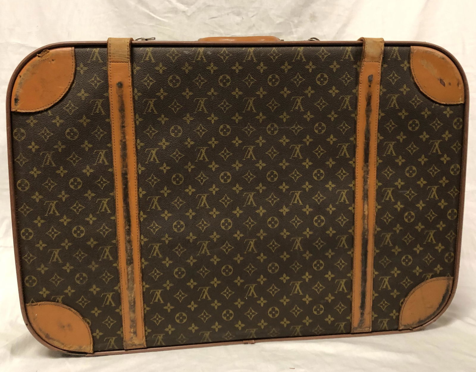 Vintage LOUIS VITTON suitcase, canvas and leather: LOUIS VITTON suitcase, canvas and leather, 30 x 9.5 x 21 INCHES approx measurements; Shipping cost $120. Different rate to California, Alaska, Hawaii and all international apply.RESERVE:$300