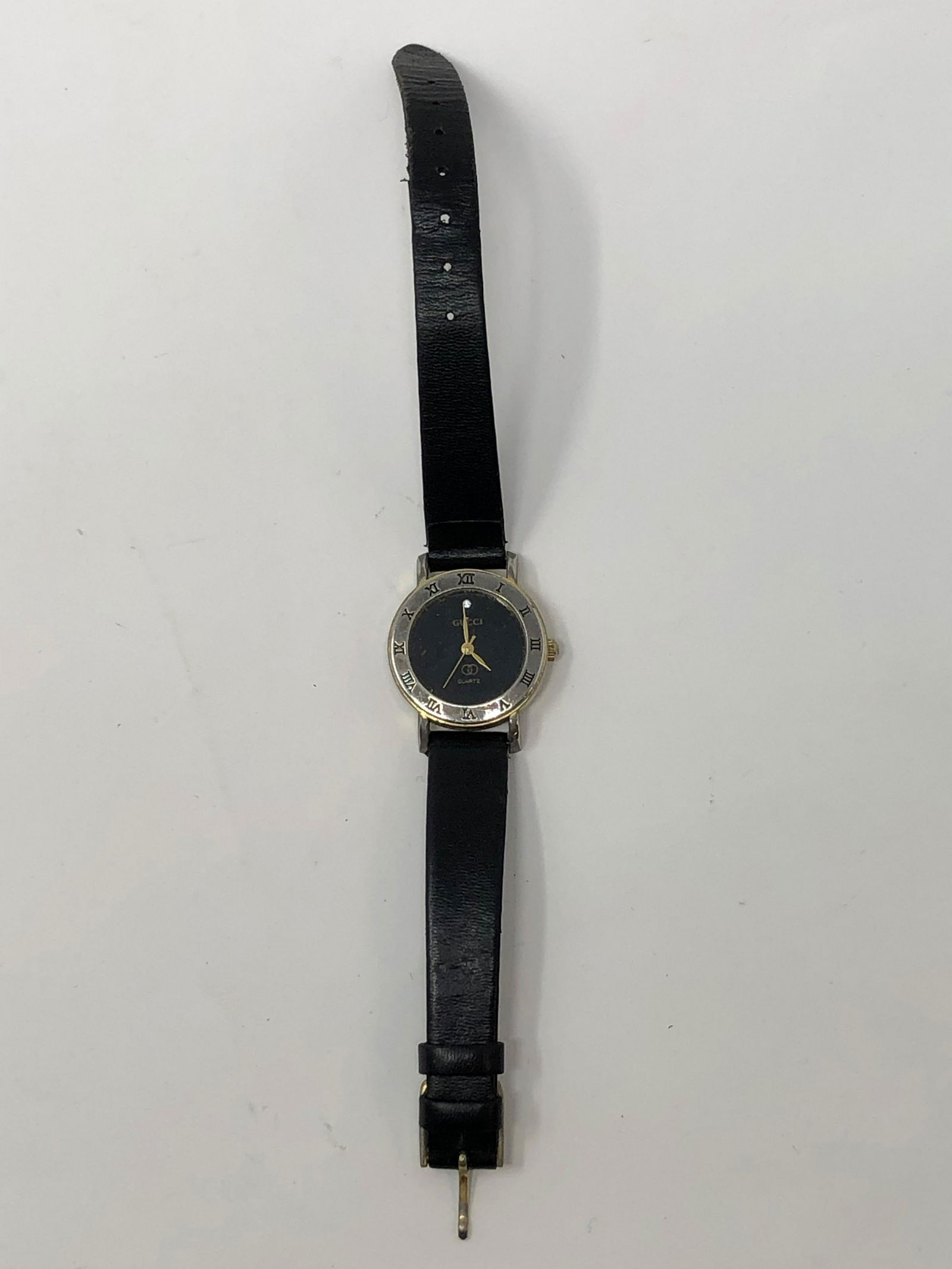 GUCCI ladies QUARTZ with leather band (1 of 3)