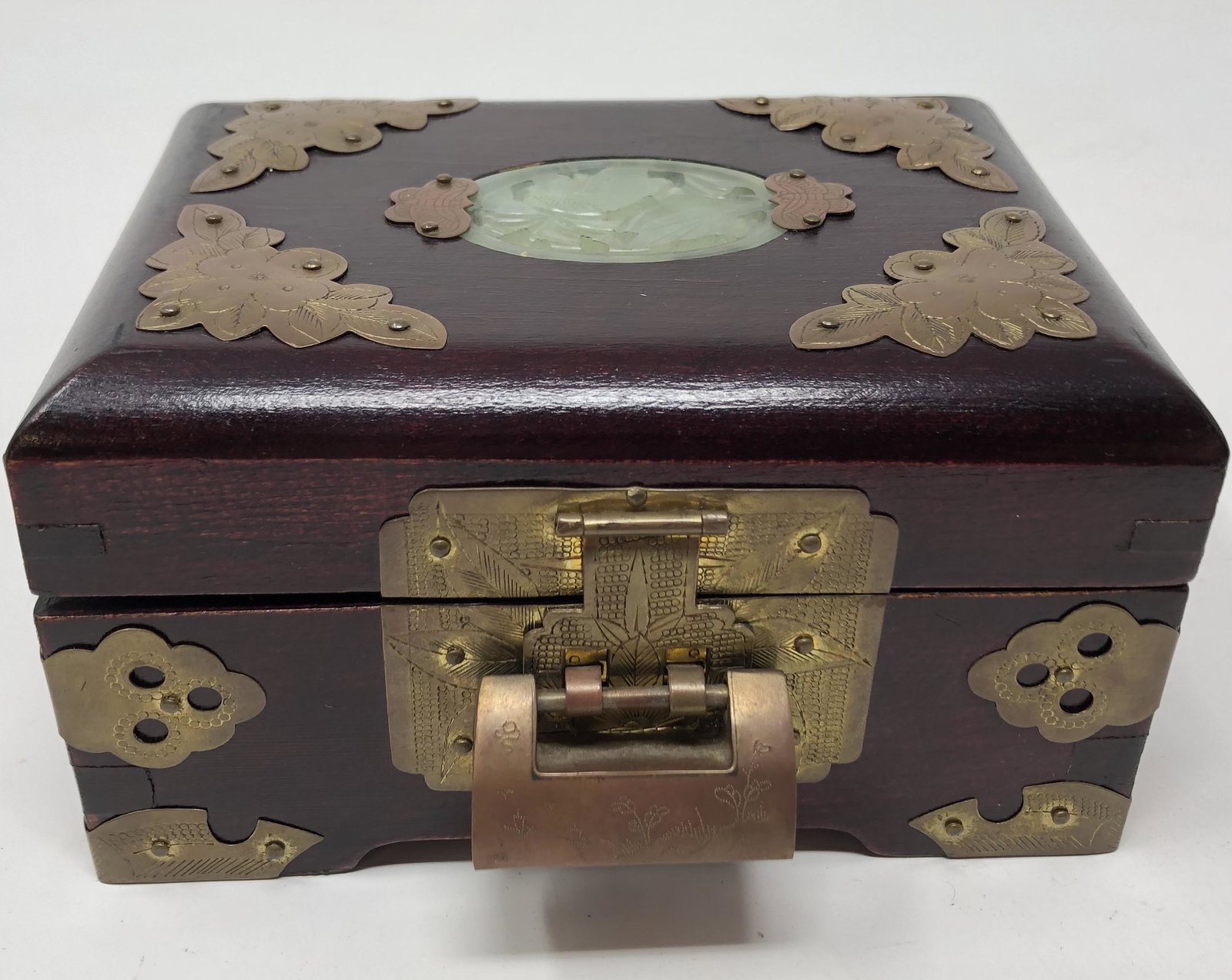 Wooden box with oval JADE pattern on hinged lid, etched: Wooden box with oval JADE pattern on hinged lid, etched brownish metal edges; 5.5in x 4.5in x 3in; all measurements are approx.; Shipping cost: $17. Different rate to California, Alaska, Hawaii and al
