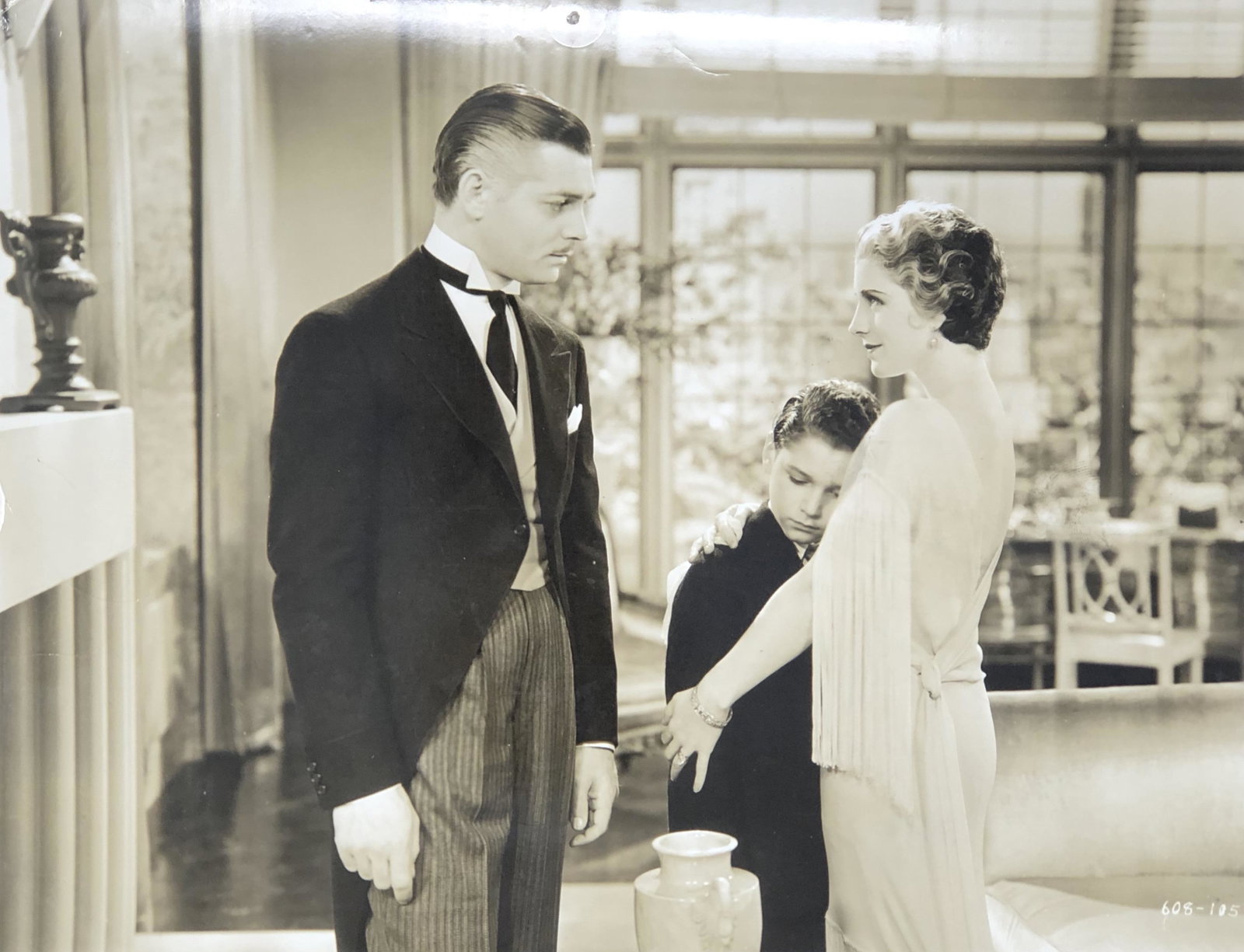 CLARK GABLE orig movie film still 608-105 8x10: CLARK GABLE orig movie film still 608-105 8x10, Approximate measurements: 8 x 10 inches; Material: paper; Shipping cost: $7. Different rate to California, Alaska, Hawaii and all international apply. N