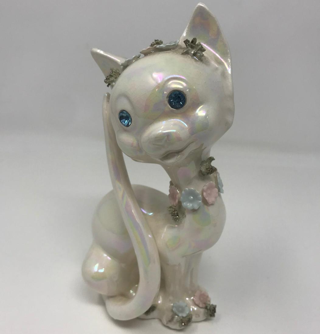 Vintage: Lefton Cat Figurine Blue Eyes Retro Japan: Description: Vintage Lefton 0857 Cat Figurine Blue Eyes Retro Japan Approx 7" ; all measurements are approximate; Shipping cost: $22. Different rate to California, Alaska & Hawaii applies.