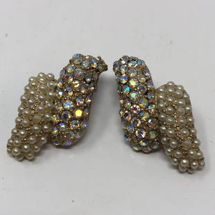 Gasp at these Sweet Gilt Clasp Pearly Curly Clearstone: Gasp at these Sweet Gilt Clasp Pearly Curly Clearstone EarringsApproximate measurements: 1.25 x 0.5 each earring;Materials: Metal, faux pearls, clear stones;Condition: used, good;Shipping cost: $12.
